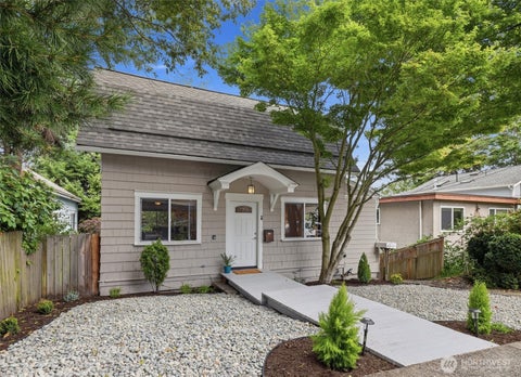Photo of 626 W Emerson Street, Seattle, WA 98119 (MLS # 2579225)