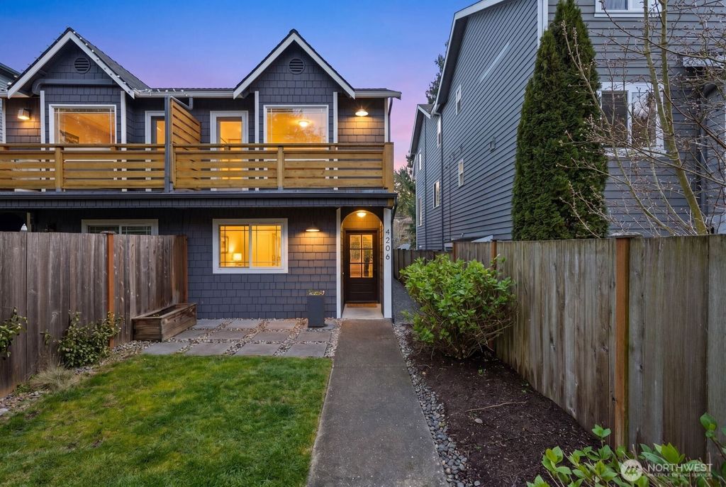 Photo of 4206 36th Avenue W, Seattle, WA 98199 (MLS # 2506600)