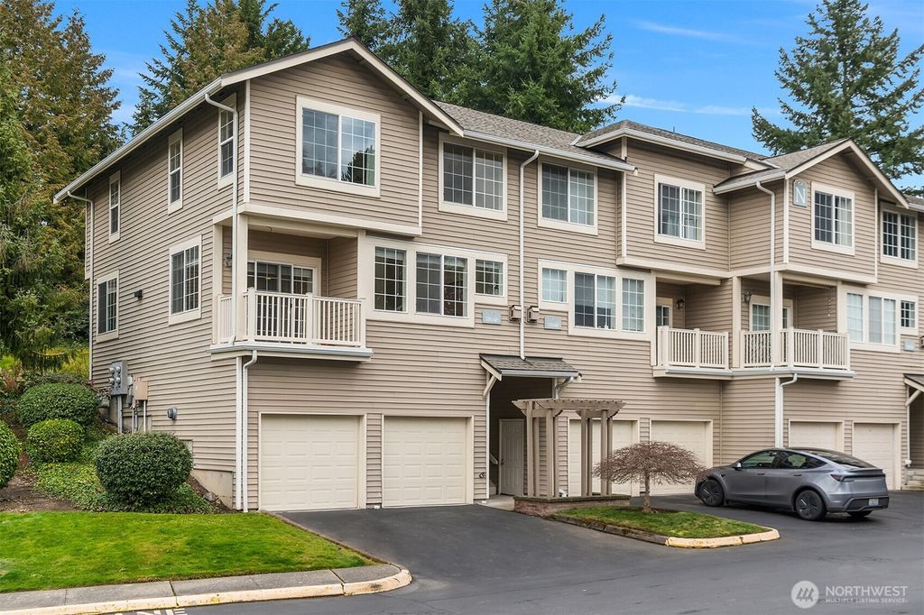 Photo of 18646 NE 57th Way, Redmond, WA 98052 (MLS # 2501657)