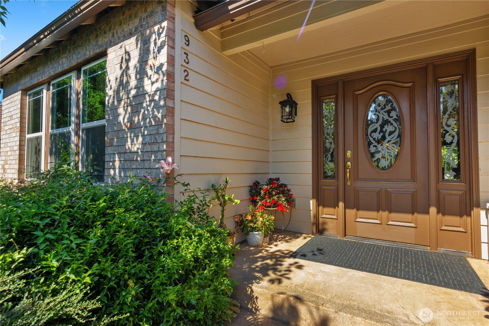 932 Pike Place NE