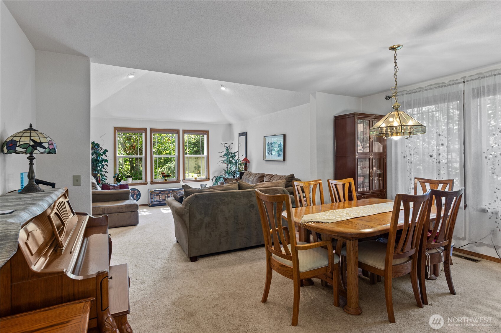 932 Pike Place NE