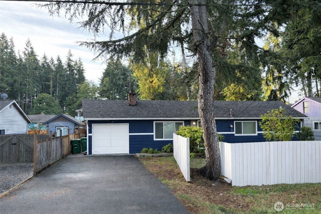 Photo of 821 195th Street St, Shoreline, WA 89155 (MLS # 2447480)
