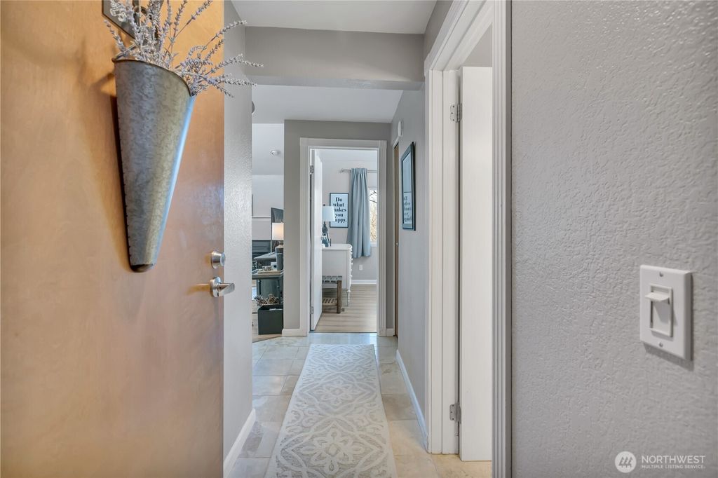 Photo of 21925 7th Avenue S #124, Des Moines, WA 98198 (MLS # 2505011)