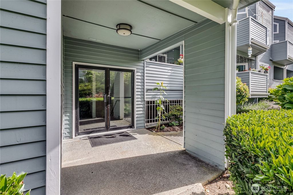 Photo of 21925 7th Avenue S #124, Des Moines, WA 98198 (MLS # 2505011)