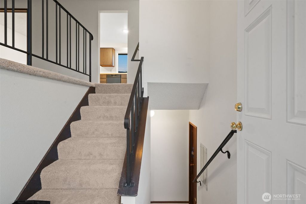 Photo of 7838 NE 146th Street, Kenmore, WA 98028 (MLS # 2526562)