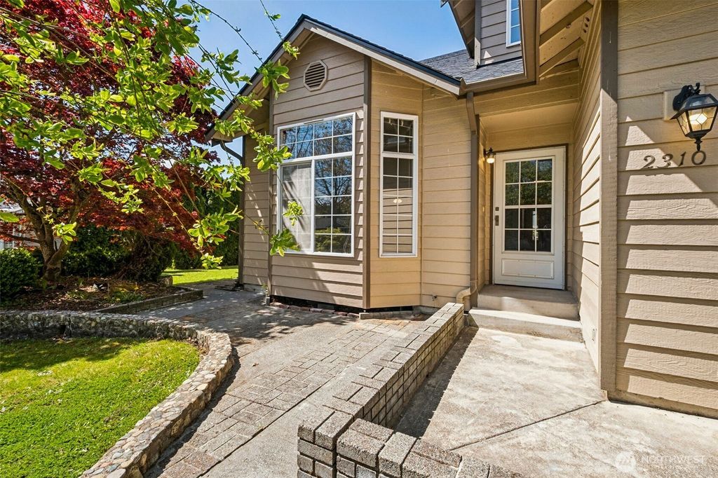 Photo of 2310 20th Street SE, Puyallup, WA 98374 (MLS # 2486899)