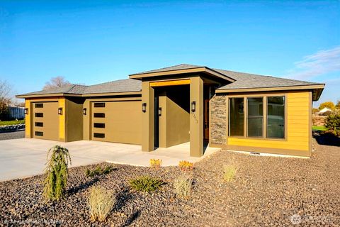 Photo of 2053 H.2 Road, Moses Lake, WA 98837 (MLS # 2448600)