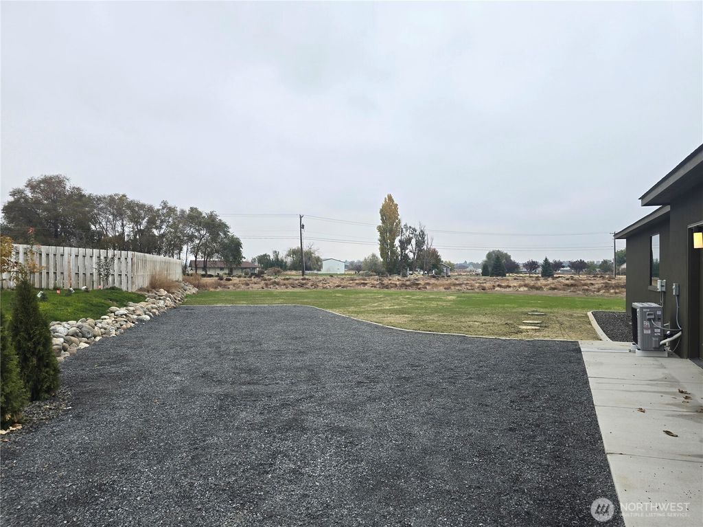 Photo of 2053 H.2 Road, Moses Lake, WA 98837 (MLS # 2448600)