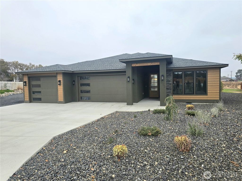 Photo of 2053 H.2 Road, Moses Lake, WA 98837 (MLS # 2448600)