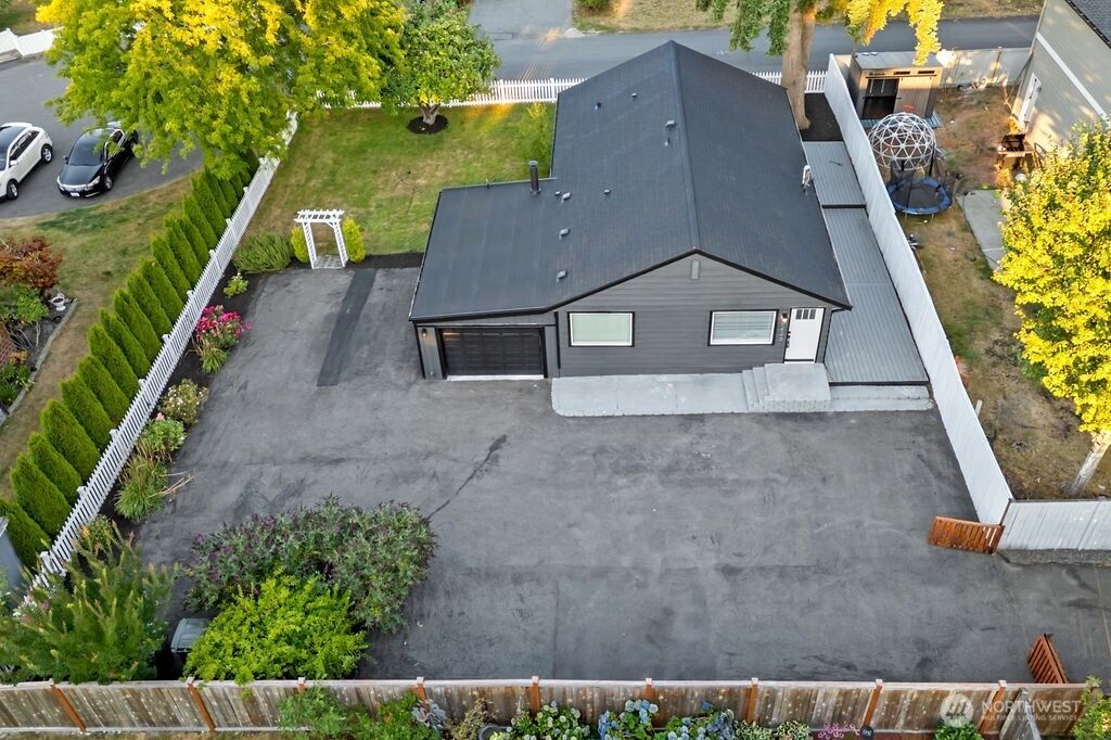 Photo of 6226 NE 198th Street, Kenmore, WA 98028 (MLS # 2469062)