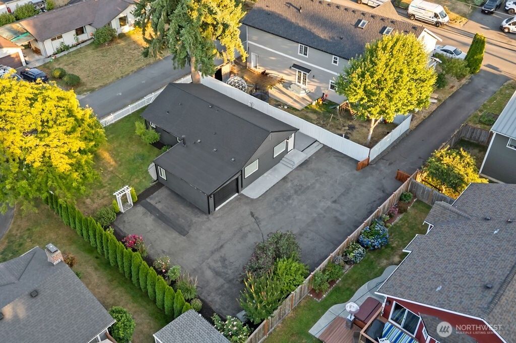 Photo of 6226 NE 198th Street, Kenmore, WA 98028 (MLS # 2469062)