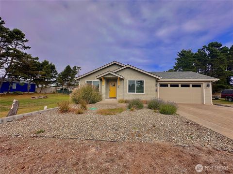 Photo of 1323 196th Place, Long Beach, WA 98631 (MLS # 2342336)