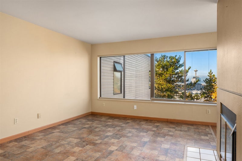 211 Summit Avenue E 403