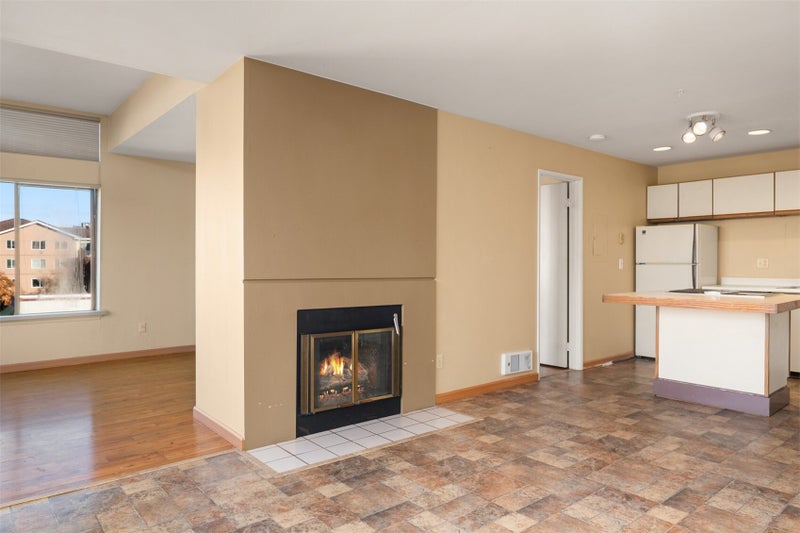 211 Summit Avenue E 403