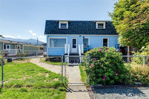 Photo of 812 W 4th Street, Port Angeles, WA 98363 (MLS # 2412725)
