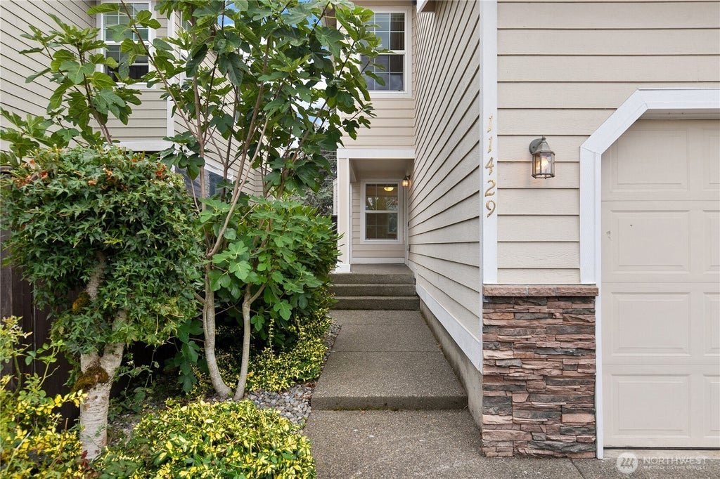Photo of 11429 SE 195th Place, Kent, WA 98031 (MLS # 2582545)