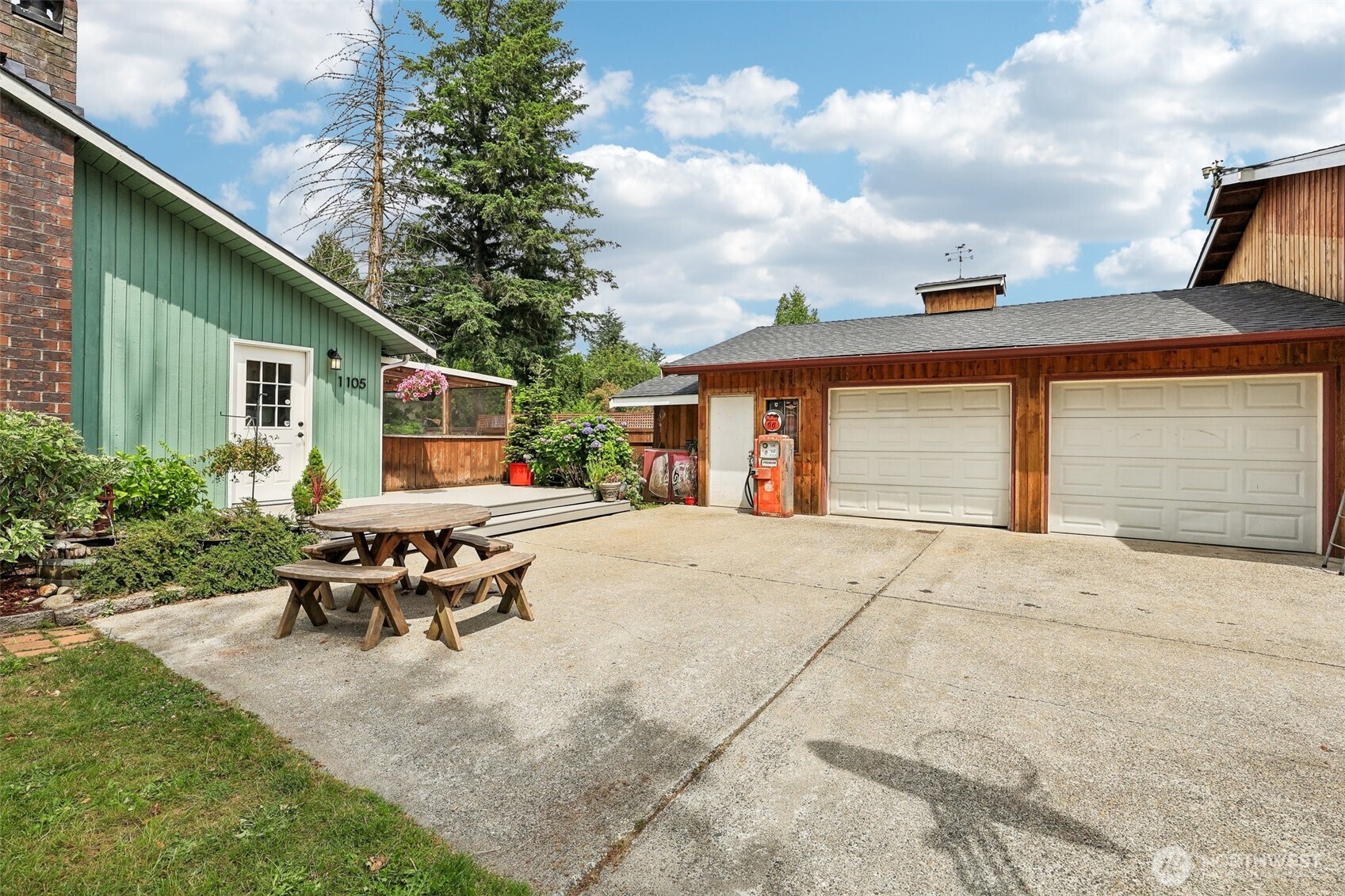 1105 Dyer Road