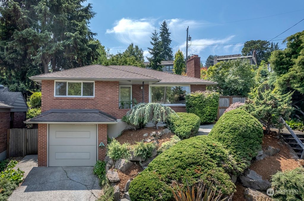 Photo of 823 W Cremona Street, Seattle, WA 98119 (MLS # 2160733)