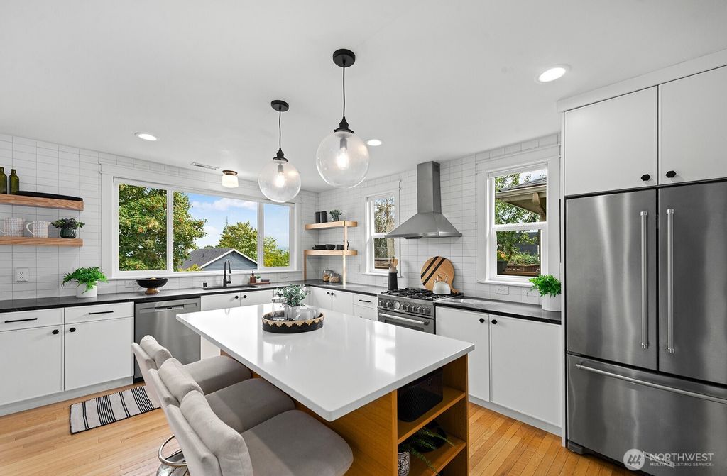 Photo of 326 22nd Avenue E, Seattle, WA 98112 (MLS # 2426923)