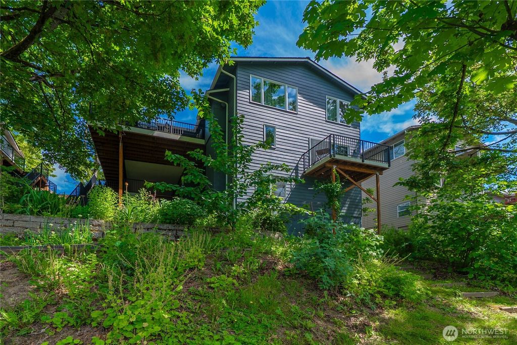 Photo of 5643 16th Avenue SW, Seattle, WA 98106 (MLS # 2527228)