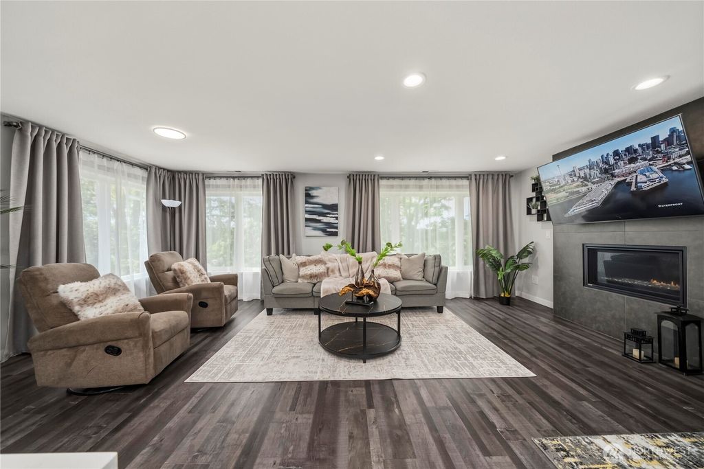 Photo of 5643 16th Avenue SW, Seattle, WA 98106 (MLS # 2527228)