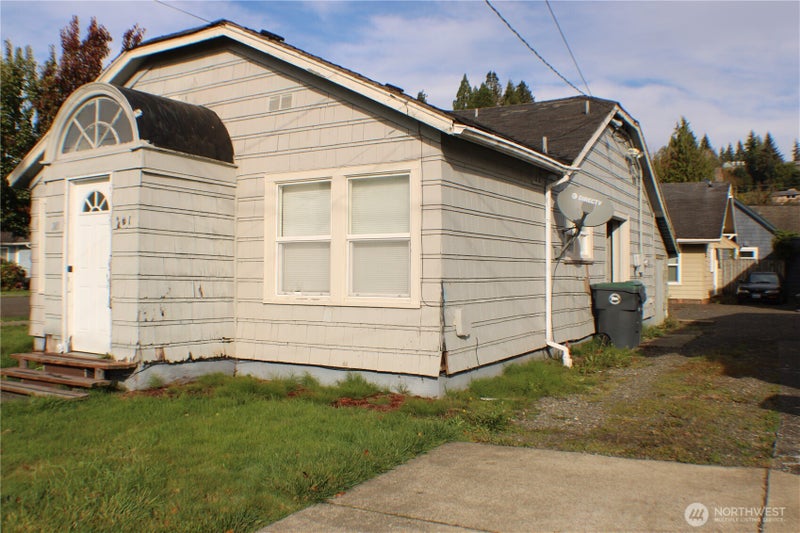 301 Eklund Avenue