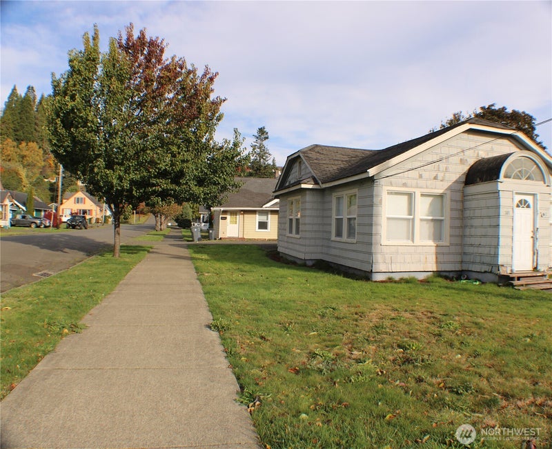 301 Eklund Avenue