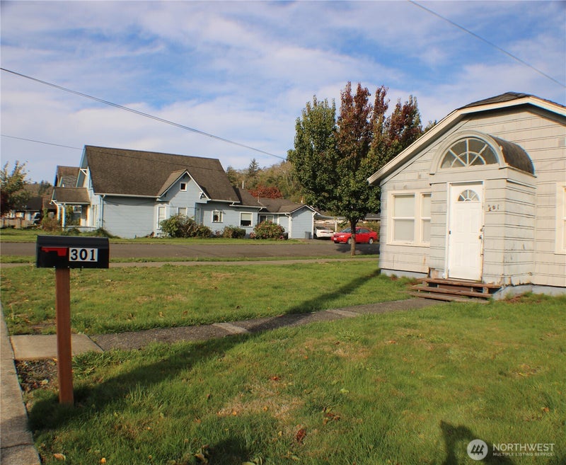 301 Eklund Avenue