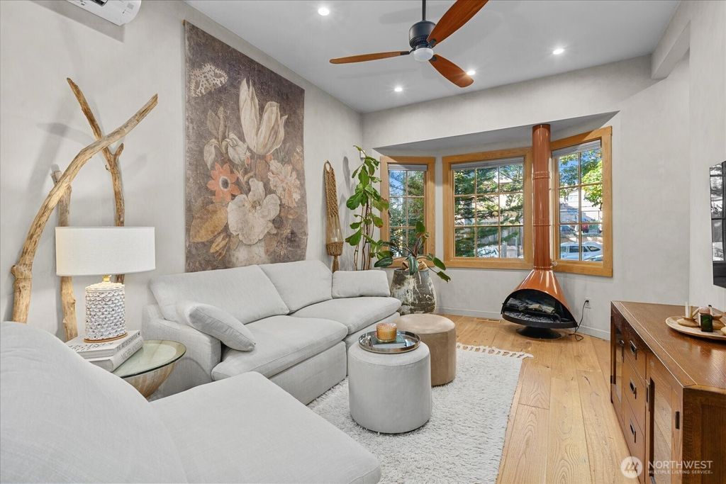 Photo of 206 25th Avenue S, Seattle, WA 98144 (MLS # 2447584)