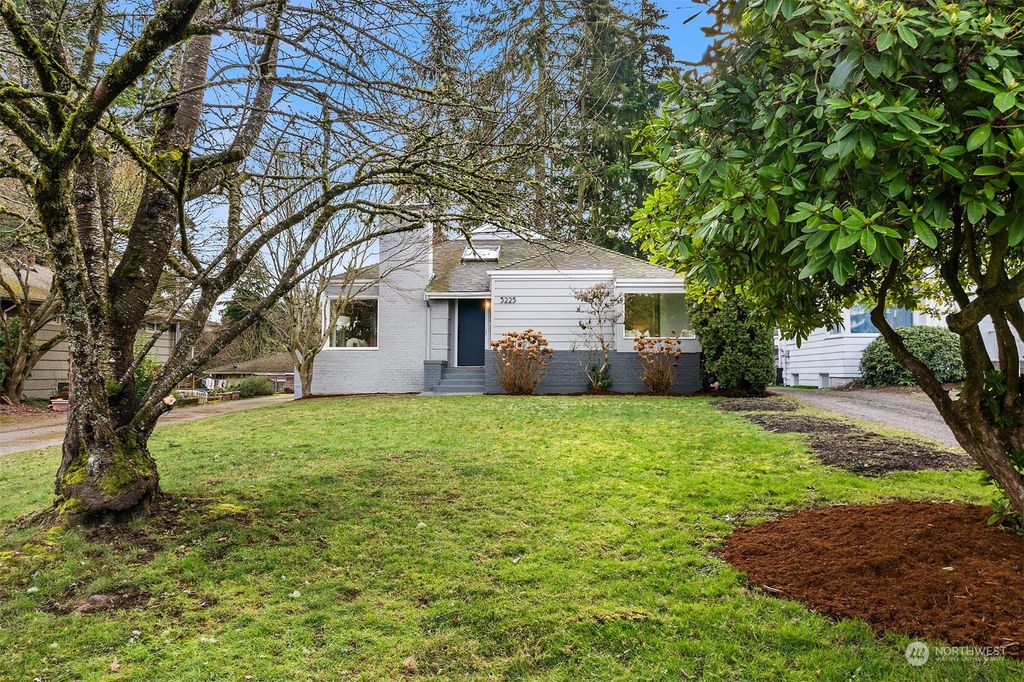 Photo of 3225 NE 97th Street, Seattle, WA 98115 (MLS # 2319871)