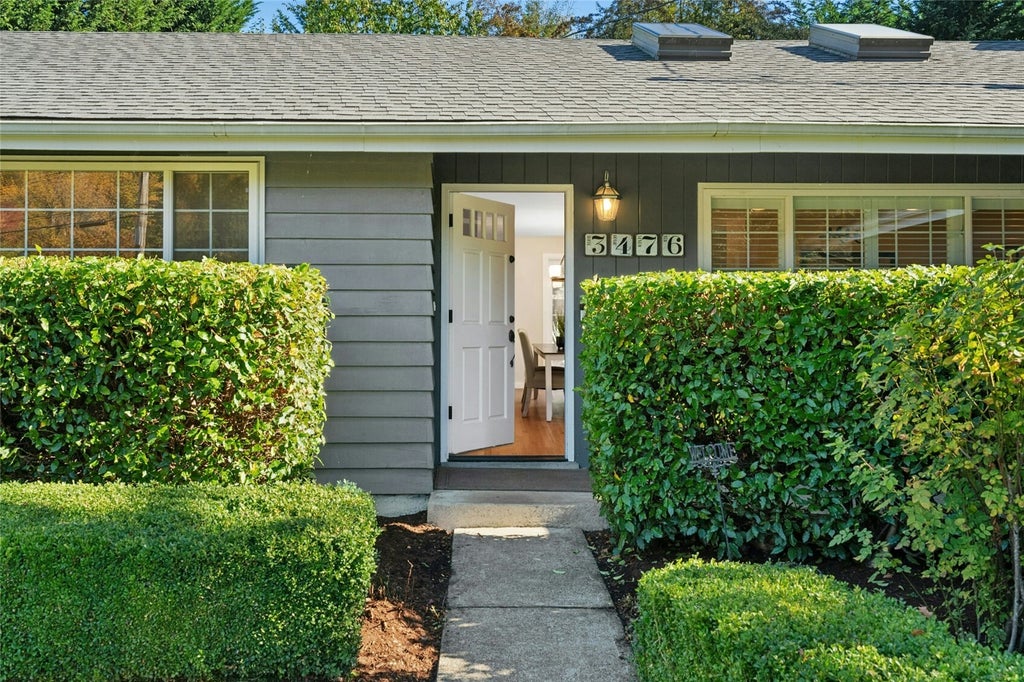 Photo of 3476 77th Place SE, Mercer Island, WA 98040 (MLS # 2597541)