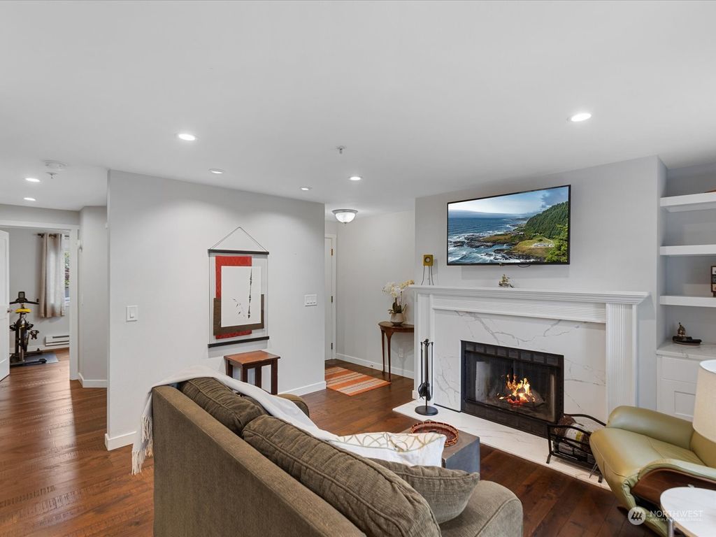 Photo of 949 Aberdeen Avenue NE #B-204, Renton, WA 98056 (MLS # 2237768)