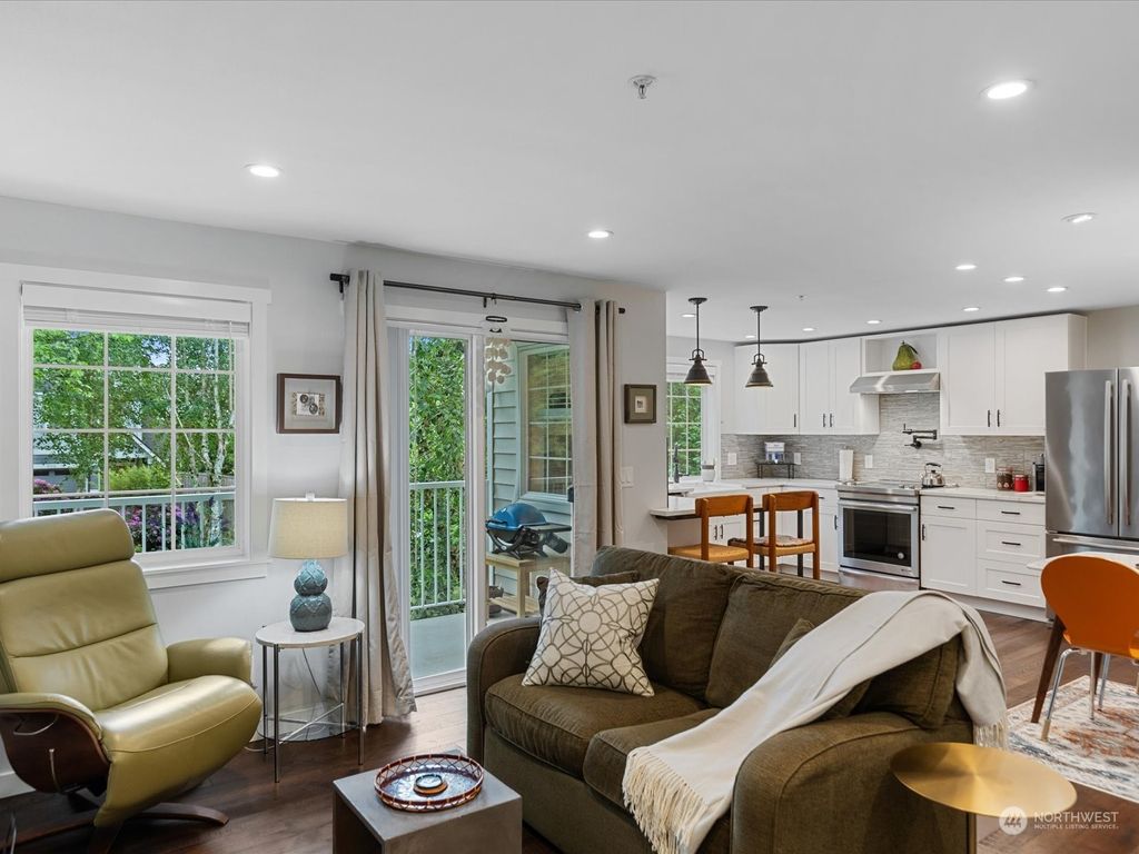 Photo of 949 Aberdeen Avenue NE #B-204, Renton, WA 98056 (MLS # 2237768)