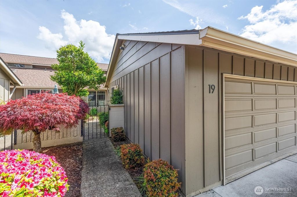 Photo of 605 Peardale Lane #19, Longview, WA 98632 (MLS # 2518552)