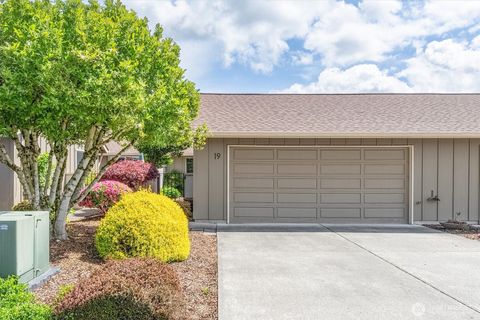 Photo of 605 Peardale Lane #19, Longview, WA 98632 (MLS # 2518552)