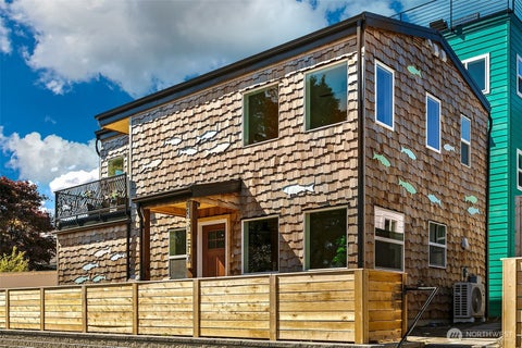 Photo of 330 NE Elk Place, Seattle, WA 98115 (MLS # 2571228)