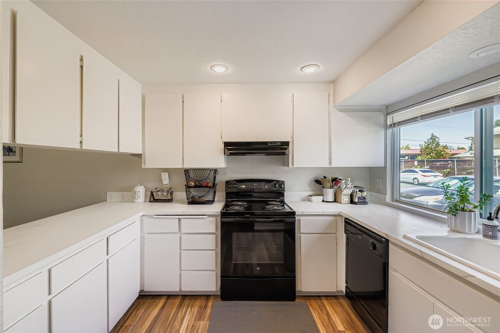 Photo of 120 124th Street SW #A5, Everett, WA 98204 (MLS # 2406814)