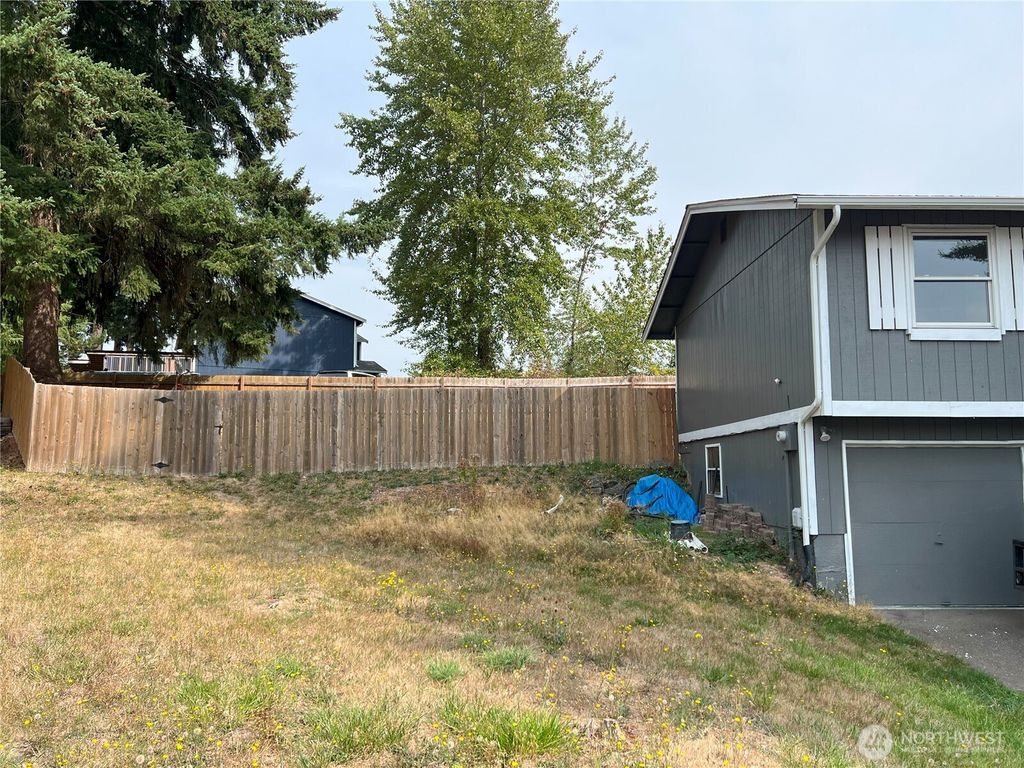 Photo of 511 190th Street E, Spanaway, WA 98387 (MLS # 2475478)