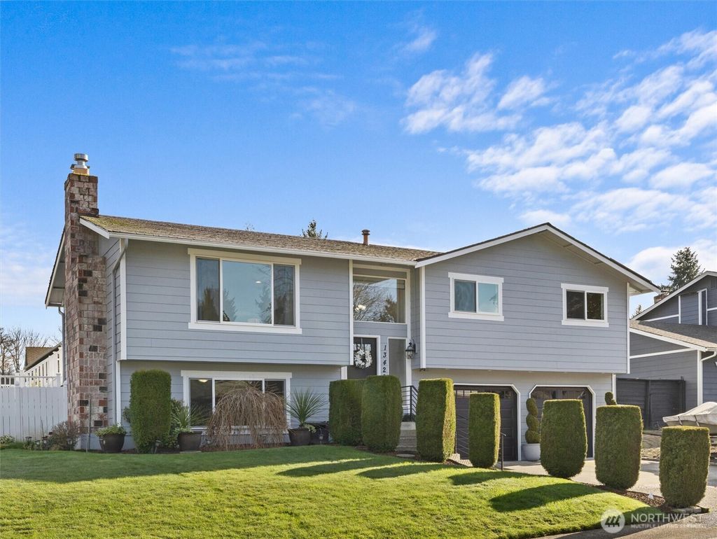 Photo of 13422 128th Place NE, Kirkland, WA 98034 (MLS # 2477295)