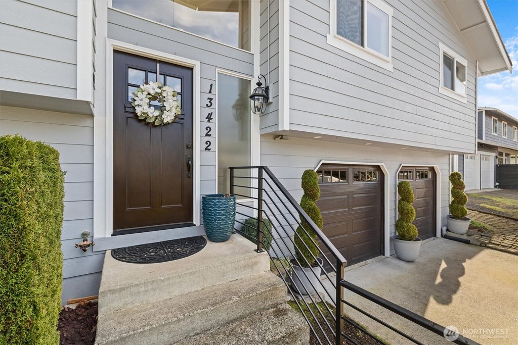 Photo of 13422 128th Place NE, Kirkland, WA 98034 (MLS # 2477295)