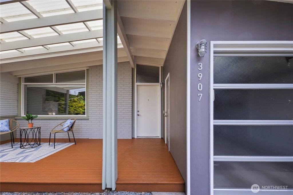 Photo of 3907 SW 102nd Street, Seattle, WA 98146 (MLS # 2385657)