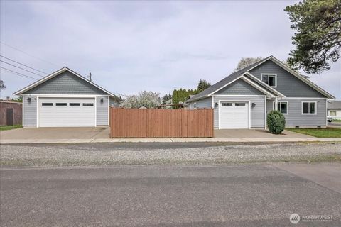 Photo of 903 Atherton Street, Centralia, WA 98531 (MLS # 2514175)