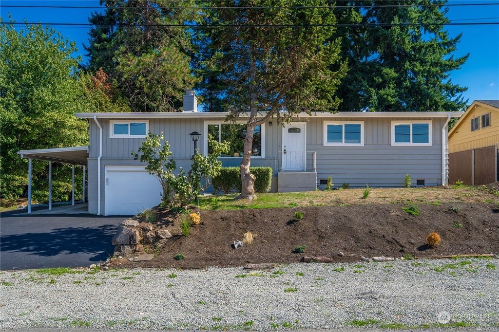 Photo of 31220 6th Avenue S, Federal Way, WA 98003 (MLS # 2185645)
