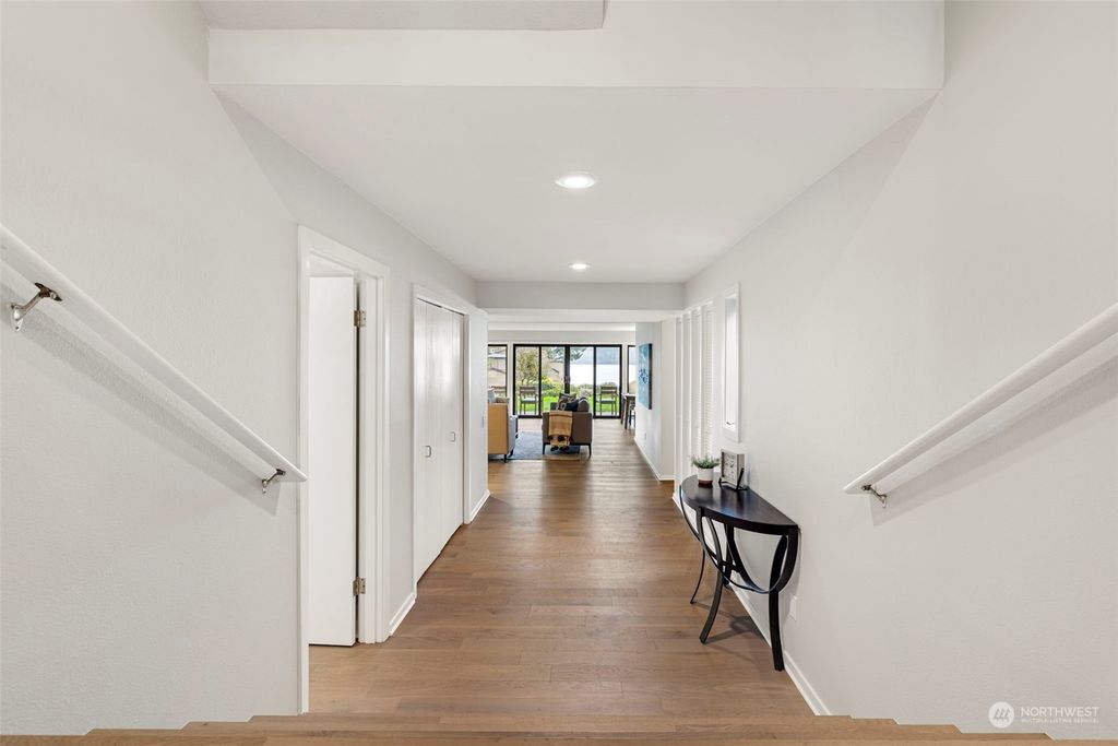 Photo of 17450 NE 40Th PL #E-1, Redmond, WA 98052 (MLS # 2206351)
