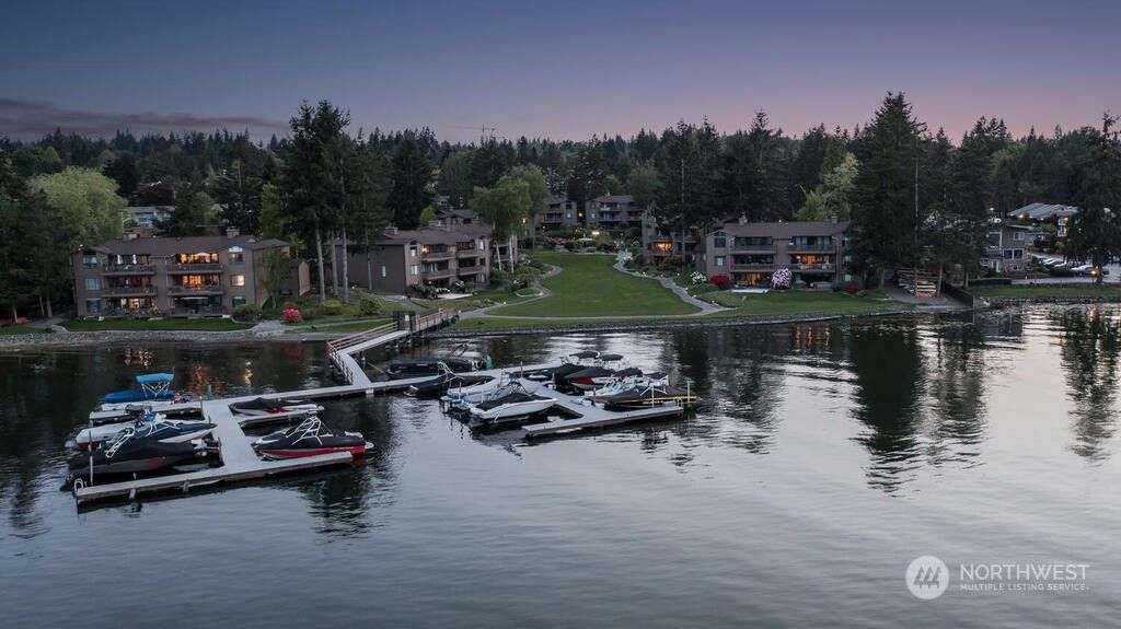 Photo of 17450 NE 40Th PL #E-1, Redmond, WA 98052 (MLS # 2206351)