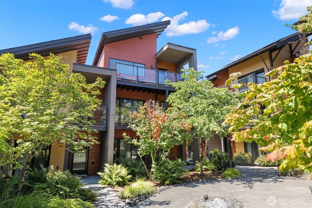 Photo of 1723 9th Place NE, Issaquah, WA 98029 (MLS # 2415987)