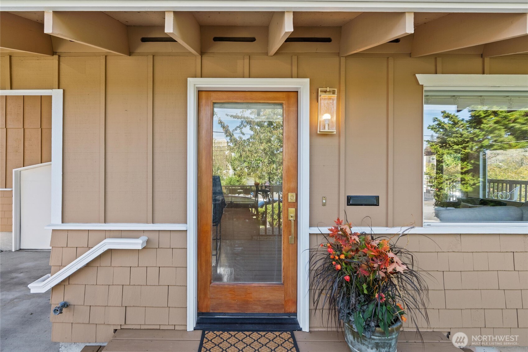 Seattle, Washington 98116, United States, 3 Bedrooms Bedrooms, ,2 BathroomsBathrooms,Residential,Active,221419