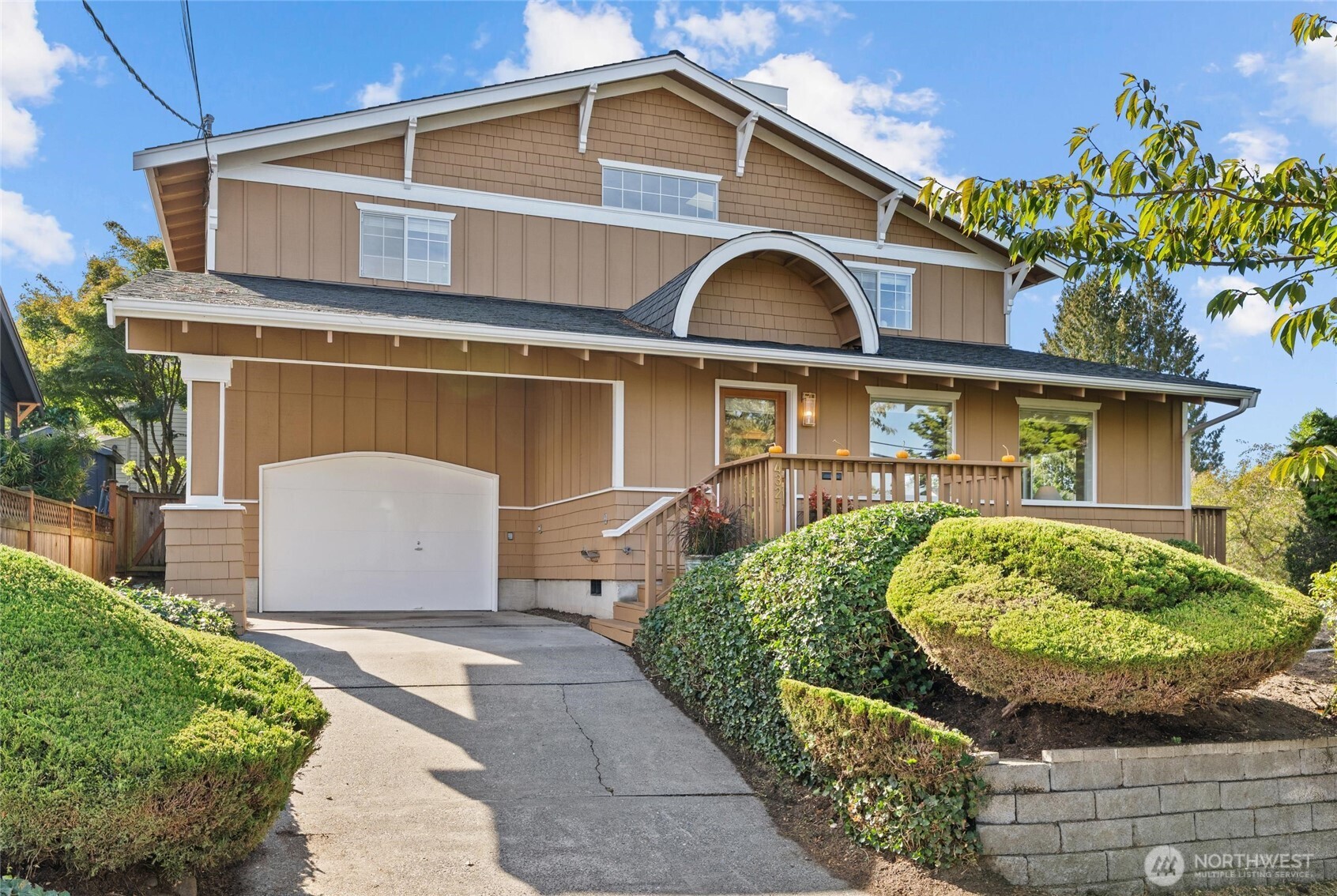 Seattle, Washington 98116, United States, 3 Bedrooms Bedrooms, ,2 BathroomsBathrooms,Residential,Active,221419