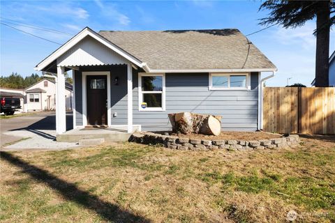 Photo of 639 Elizabeth St St, Sumner, WA 98390 (MLS # 2436365)