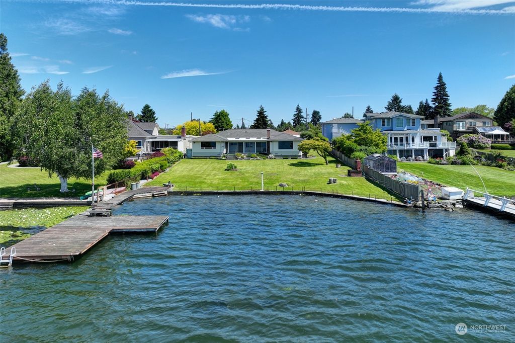 Photo of 15413 11th Avenue SW, Burien, WA 98166 (MLS # 2249705)